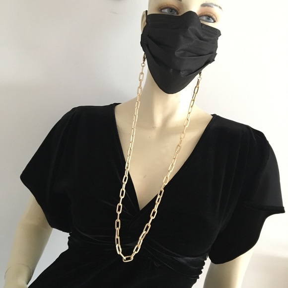 Gold toned mask chain with clasps - Picture 2 of 4